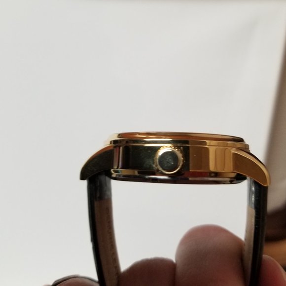 Kenneth Cole Wristwatch - Picture 2 of 5